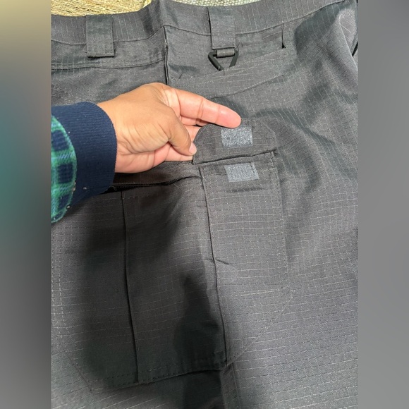 Men's Charcoal Cargo Shorts - Picture 5 of 9